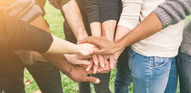 https://stock.adobe.com/de/images/multiracial-group-of-friends-with-hands-in-stack-teamwork/74119053